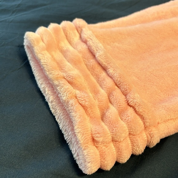 Soft Pink Robe - Picture 4 of 5